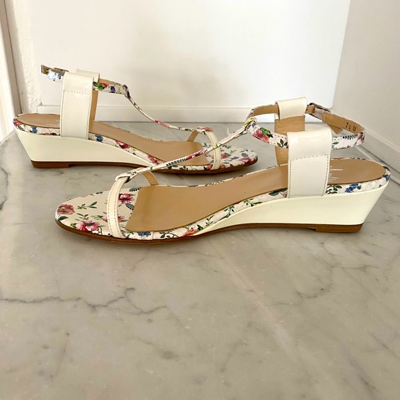 Amalfi Shoes - AMALFI by Rangoni Sandals White Floral Pattern Leather Made in Italy